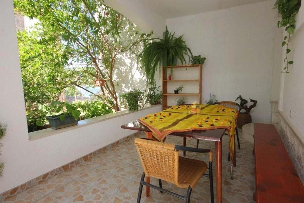 Apartments Zoki - Great Location Close To The Sea Віс Екстер'єр фото