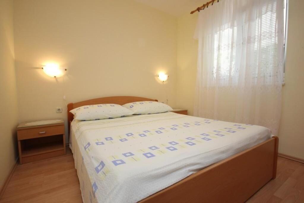 Apartments Zoki - Great Location Close To The Sea Віс Екстер'єр фото