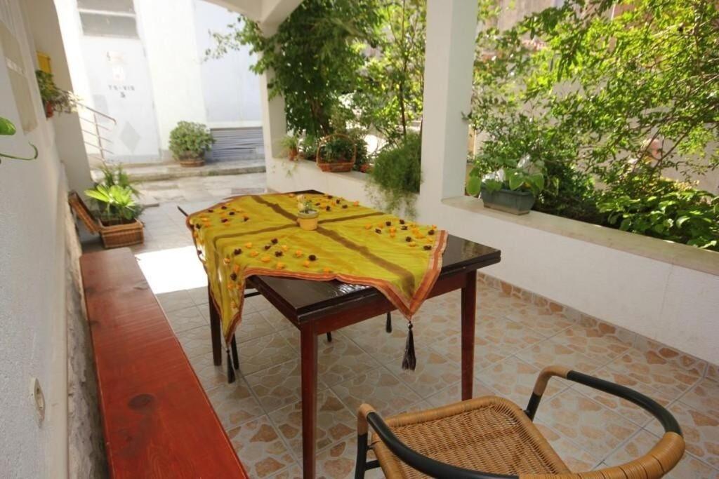 Apartments Zoki - Great Location Close To The Sea Віс Екстер'єр фото