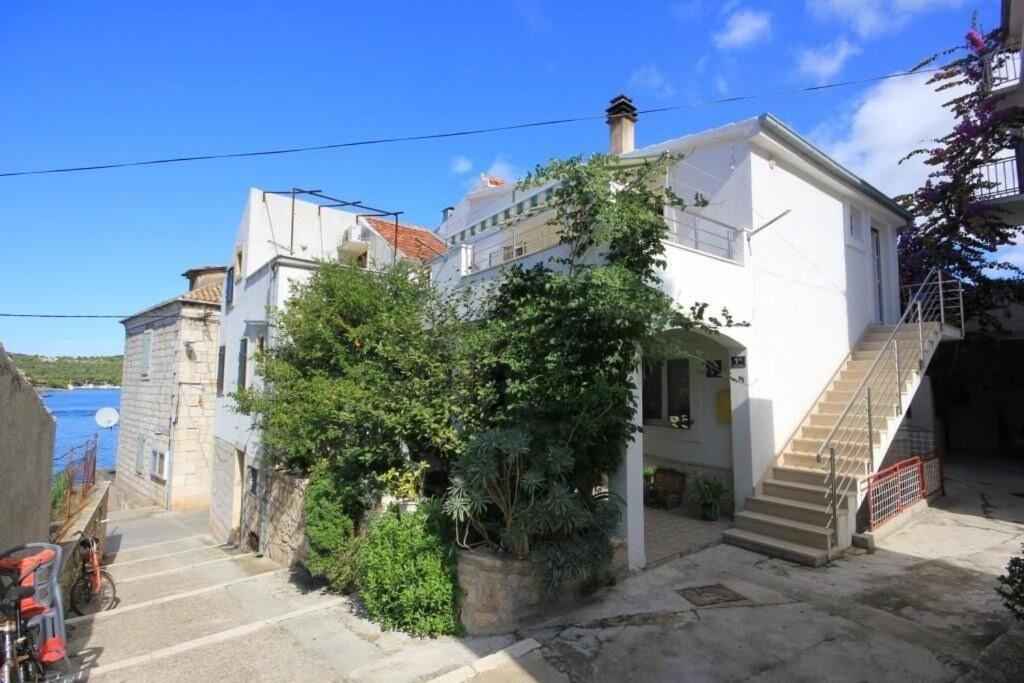 Apartments Zoki - Great Location Close To The Sea Віс Екстер'єр фото