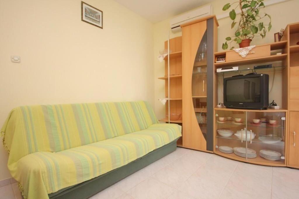 Apartments Zoki - Great Location Close To The Sea Віс Екстер'єр фото
