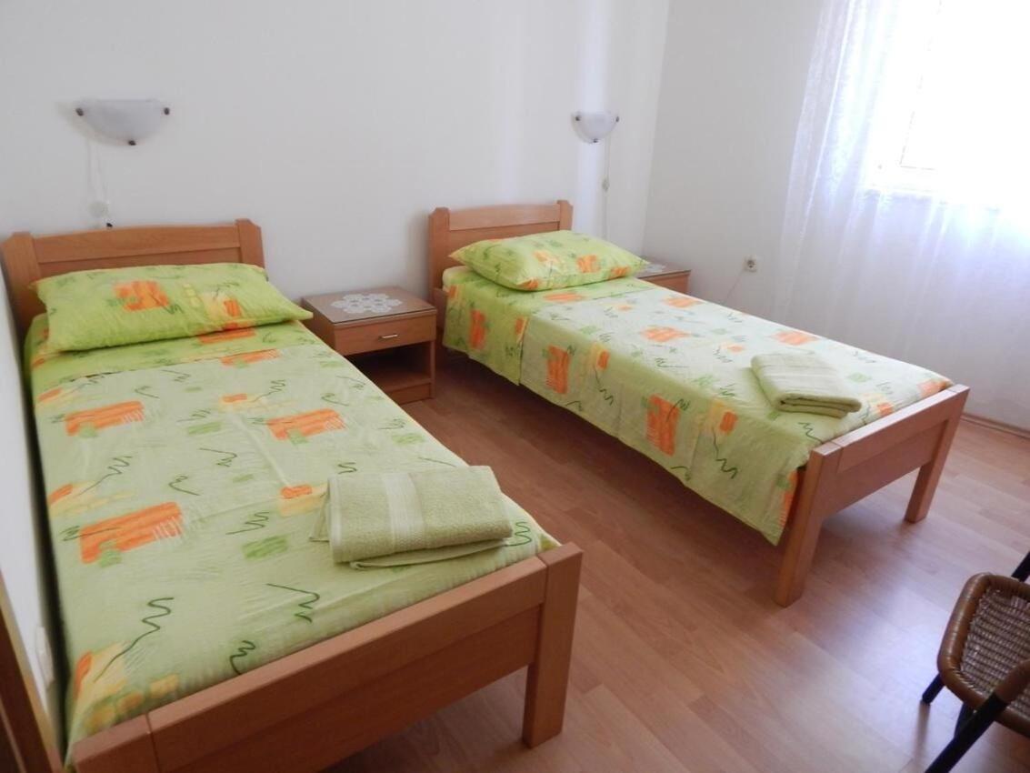 Apartments Zoki - Great Location Close To The Sea Віс Екстер'єр фото