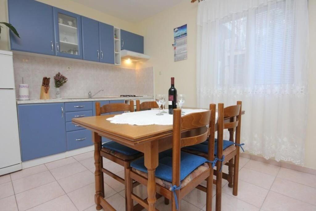 Apartments Zoki - Great Location Close To The Sea Віс Екстер'єр фото
