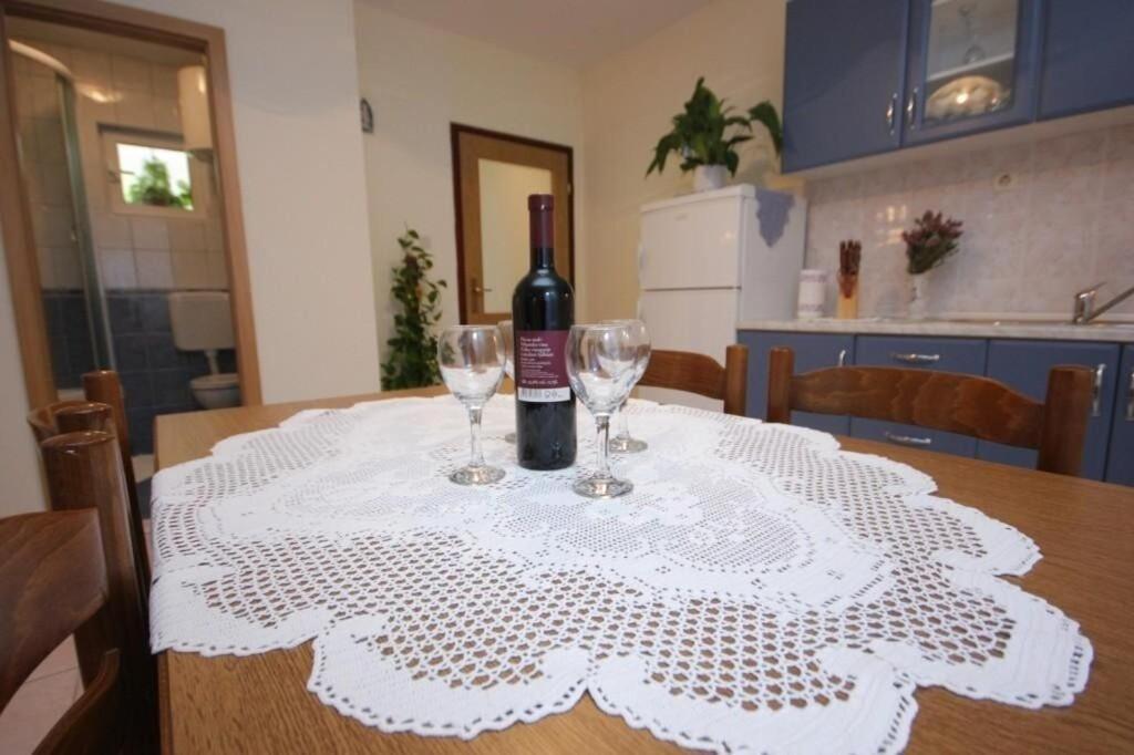Apartments Zoki - Great Location Close To The Sea Віс Екстер'єр фото