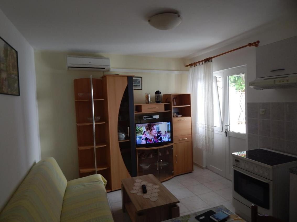 Apartments Zoki - Great Location Close To The Sea Віс Екстер'єр фото