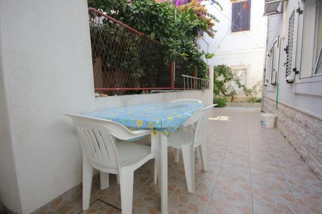 Apartments Zoki - Great Location Close To The Sea Віс Екстер'єр фото