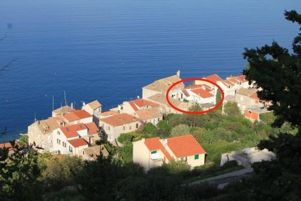 Apartments Zoki - Great Location Close To The Sea Віс Екстер'єр фото